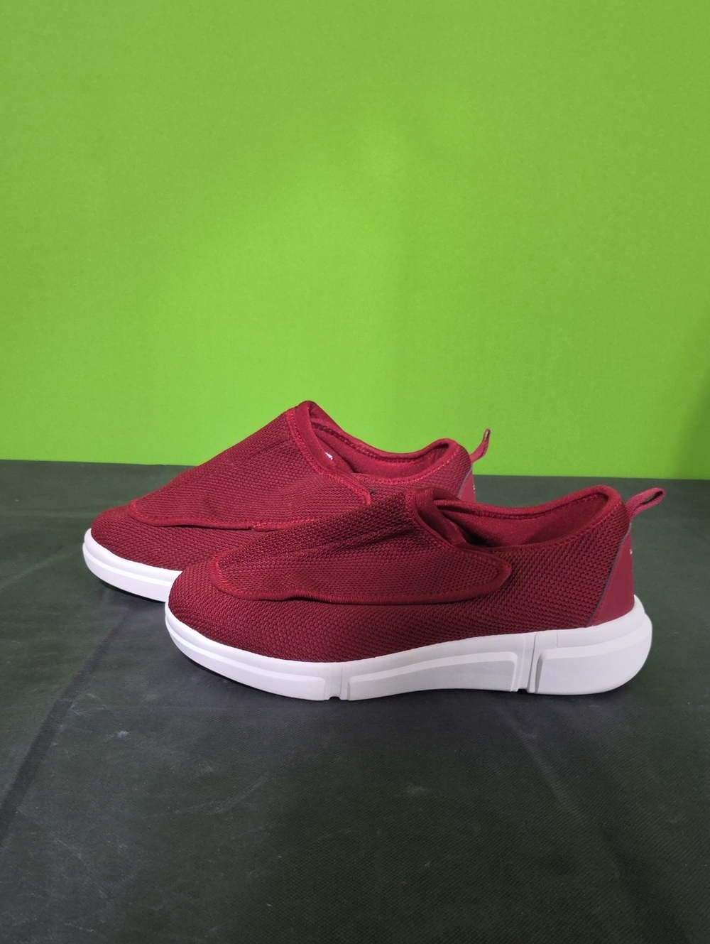 Women's Slip On Walking Shoes Burgundy SIZE 10.5